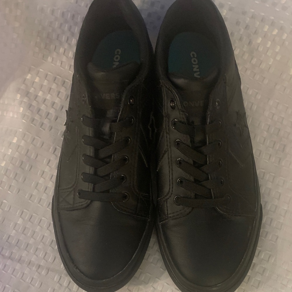 Converse Junior kids black low rise sneakers, Junior 6, / women’s size 7.5 - 8.